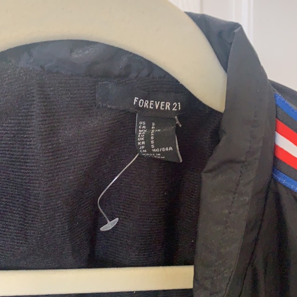 HP 🎉 Cropped Black windbreaker jacket - Picture 6 of 7